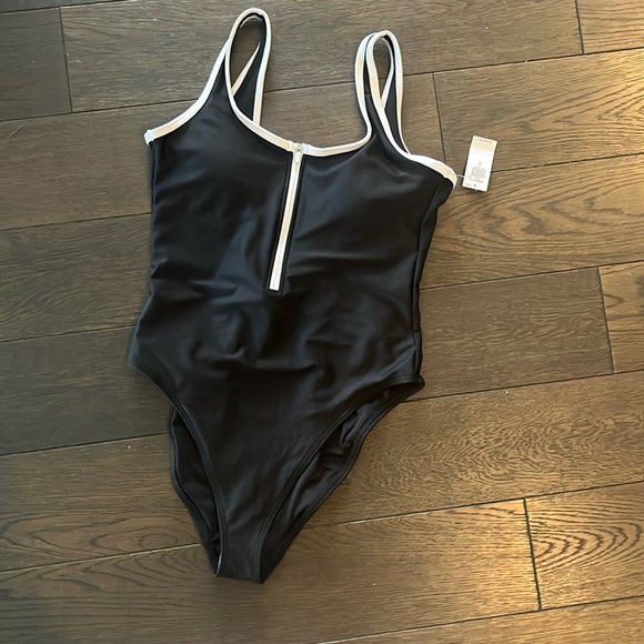 NWT Old Navy XS black swimsuit - Picture 1 of 2